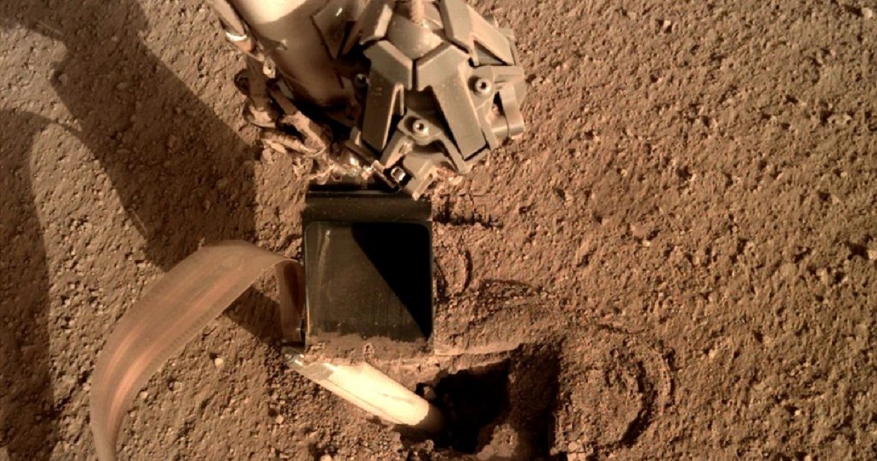 Вчені NASA полагодили марсохід, наказавши йому вдарити себе