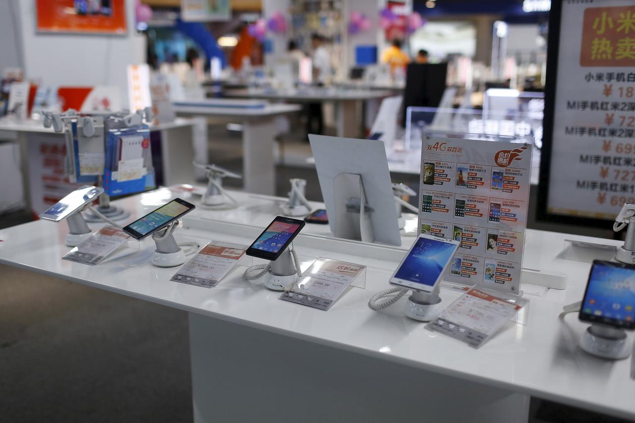 Світові продажі смартфонів впали на 38%. Це найбільше падіння в історії