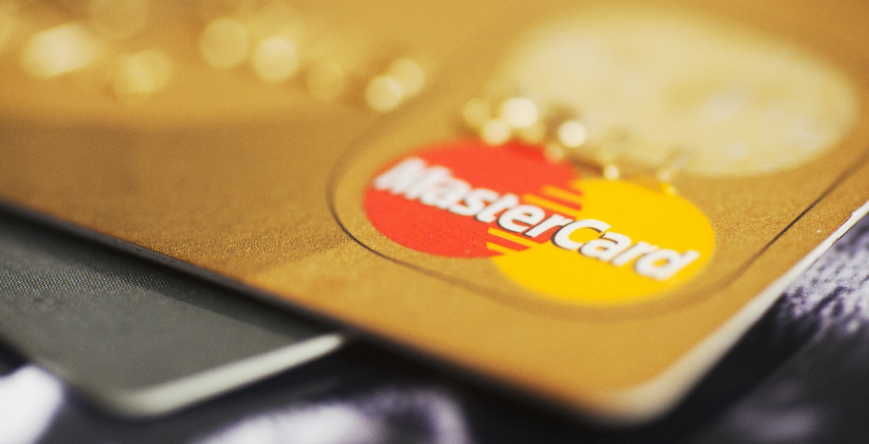 Mastercard дозволить трансгендерам вказувати на картах неофіційні імена