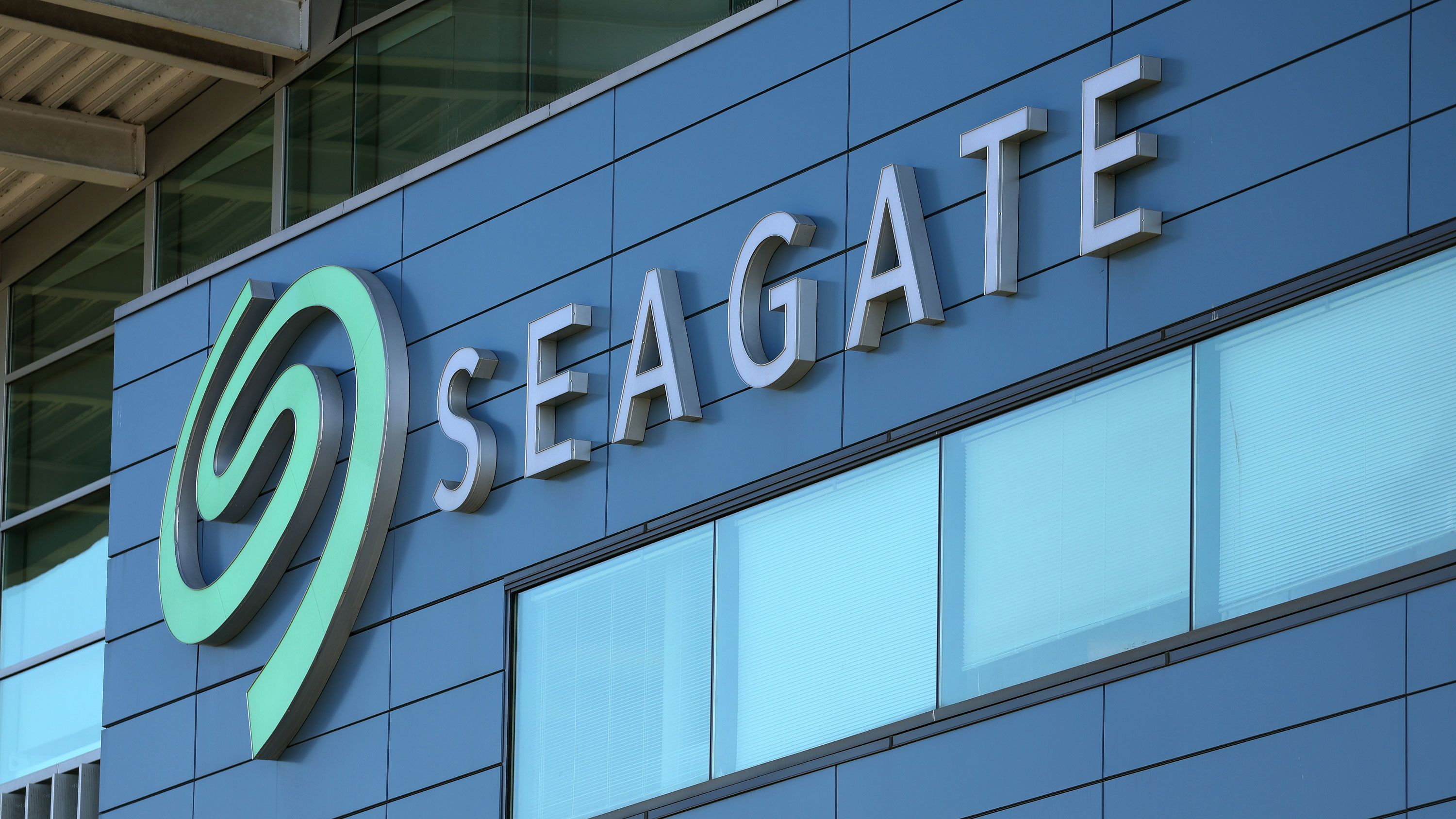 Seagate розпочала продаж жорстких дисків з рекордною ємністю - понад 30 ТБ
