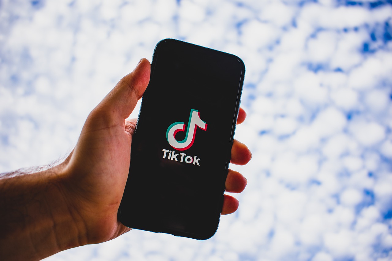 TikTok використовує геолокацію українських військових у своїх цілях, - експерт