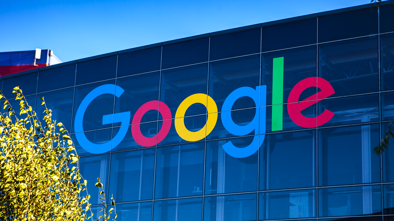 Google опублікував святкове відео на честь 25-річчя компанії