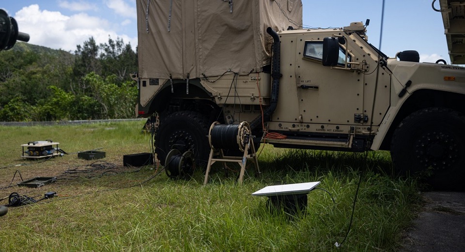 Армія США отримала від Ілона Маска першу партію інтернет-терміналів Starshield