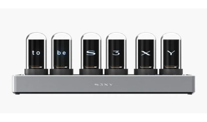 Tesla випустила настільний ретро-годинник S3XY Time Glow Clock