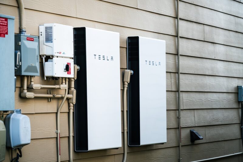 5 прифронтових областей отримали 326 систем резервного живлення Tesla Powerwall