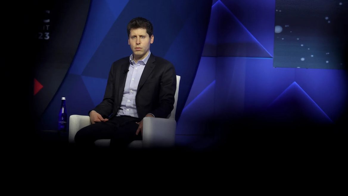 Виконавчий директор Apple приєднався до проекту Сема Альтмана і Джоні Айва