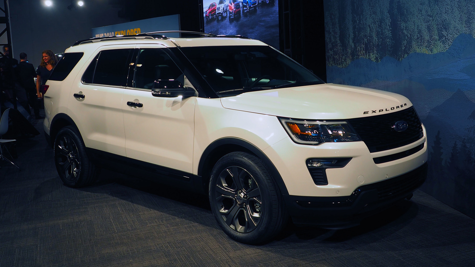 Ford відкликає понад 2 млн автомобілів по всьому світу - в них відвалюються деталі прямо під час руху