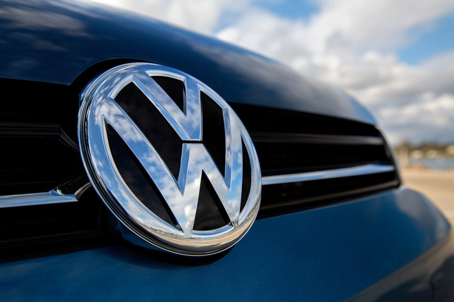 Майже 300 тисяч Volkswagen та Audi відкличуть через ризик загоряння