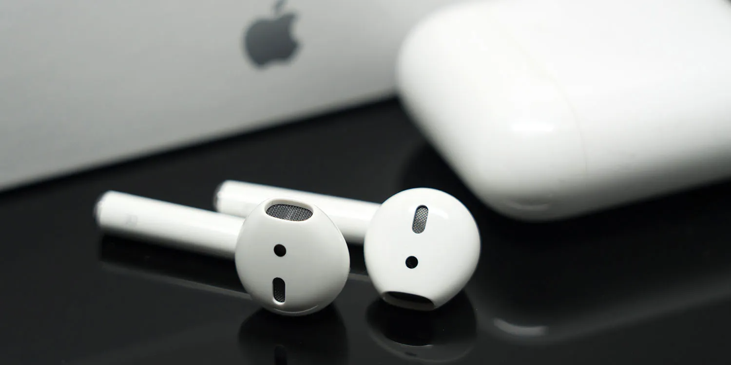 Apple випустить доступні навушники AirPods Lite