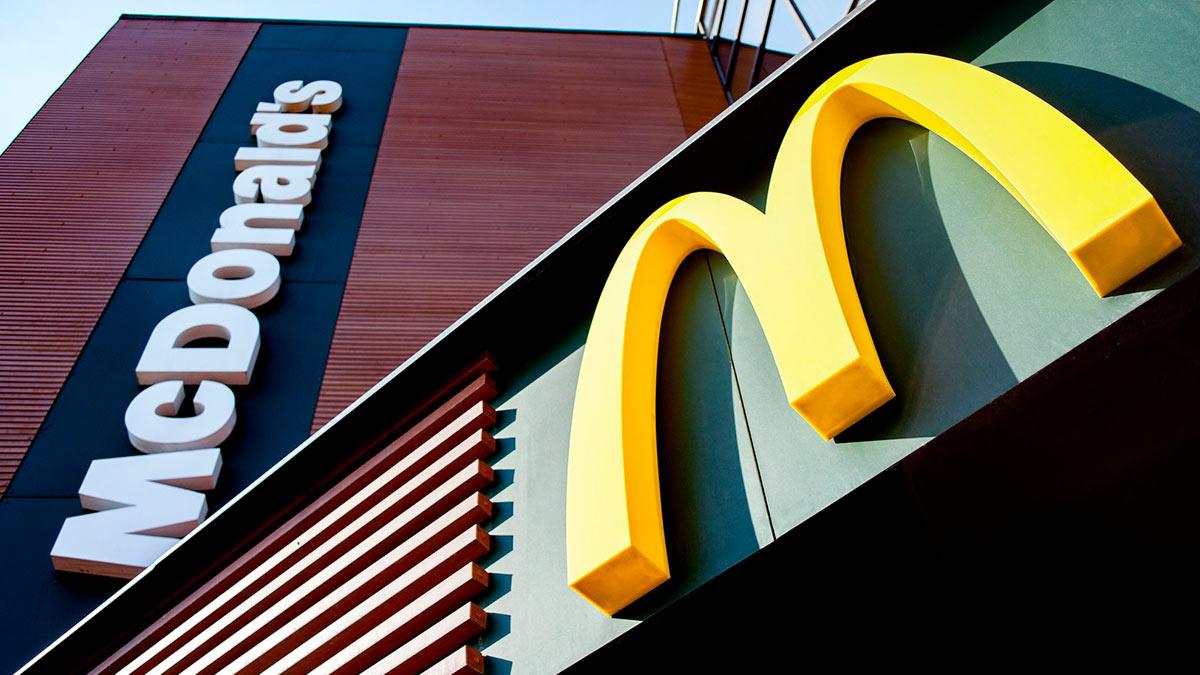 McDonald's Японії зупиняють роботу своїх магазинів по всій країні після збою систем - Bloomberg