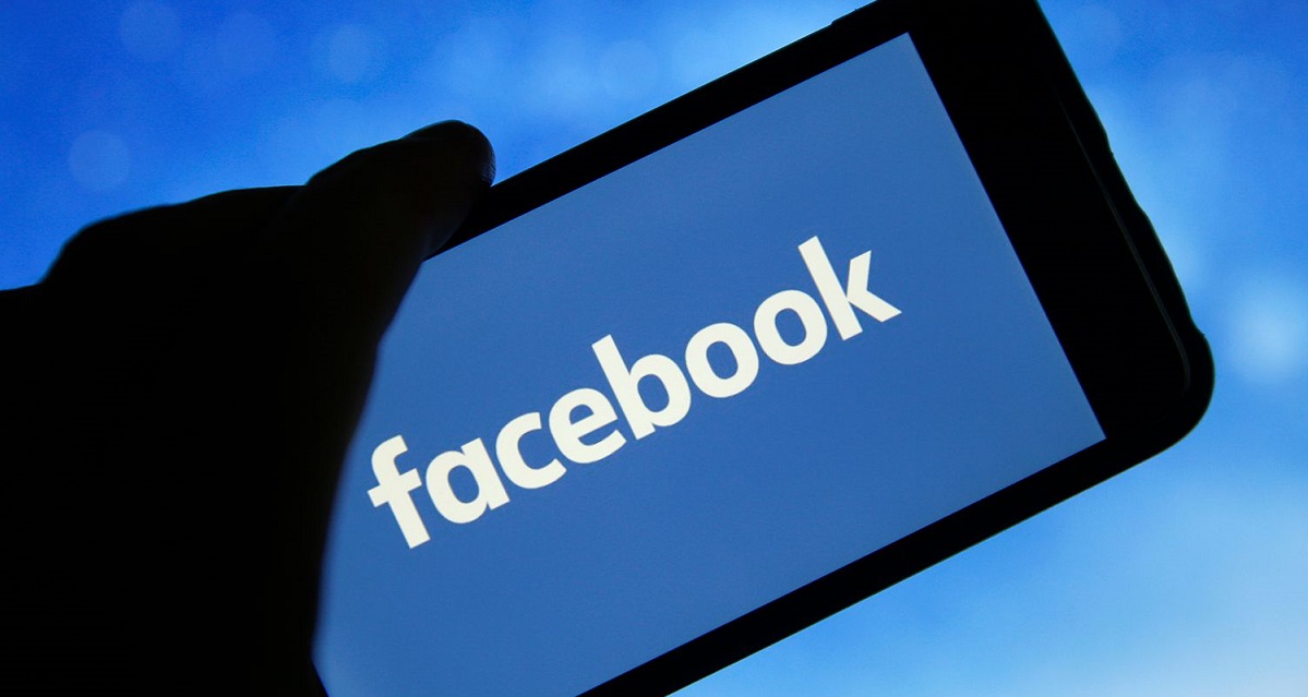 За тиждень до президентських виборів в США Facebook заблокував дві мережі фейкових акаунтів