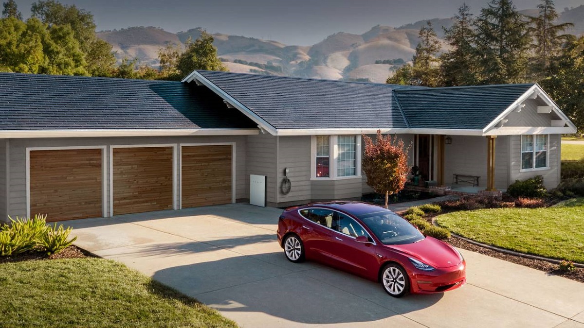 Ілон Маск назвав сонячні панелі Solar Roof наступним «продуктом-вбивцею» Tesla