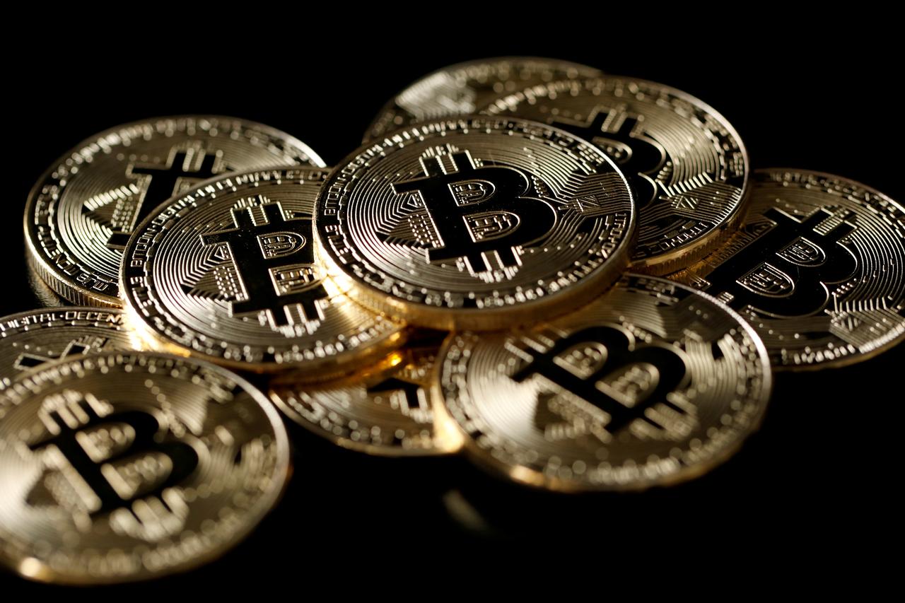 Вартість біткоіна піднялася вище $16 000 вперше за два роки