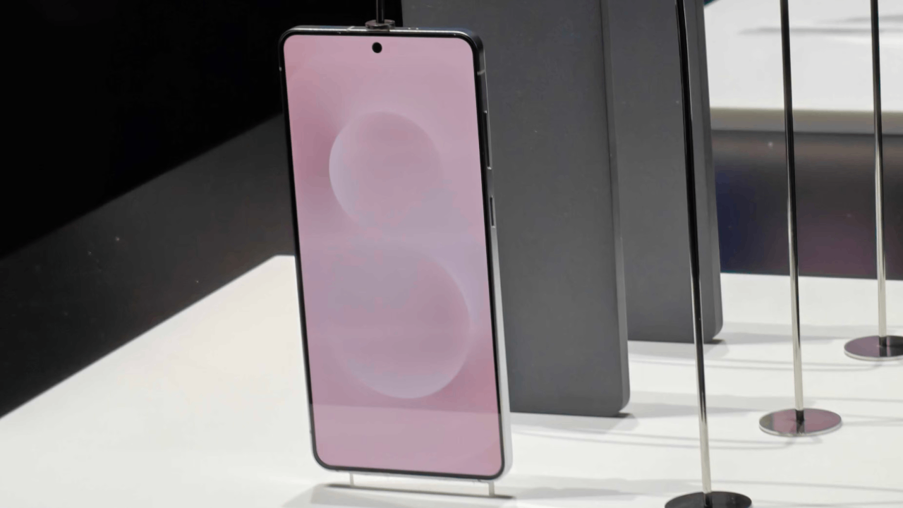 Samsung презентувала ультратонкий флагман з 200MP камерою та Galaxy AI