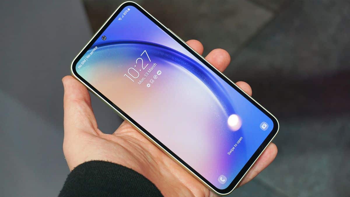 Samsung “покращив” A56 — аж телефон не вмикається