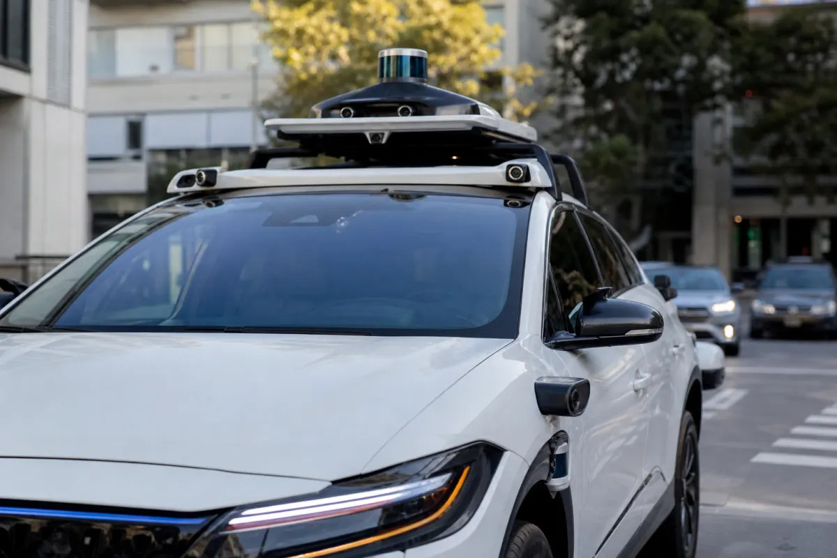 Waymo викликала поліцію після виявлення зброї в салоні роботаксі