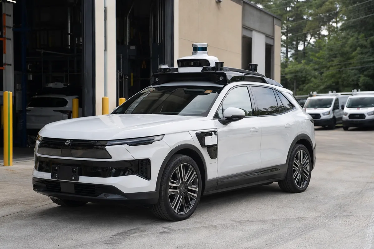 Zoox зупинила тестовий автопарк в Атланті через скарги на вплив газів