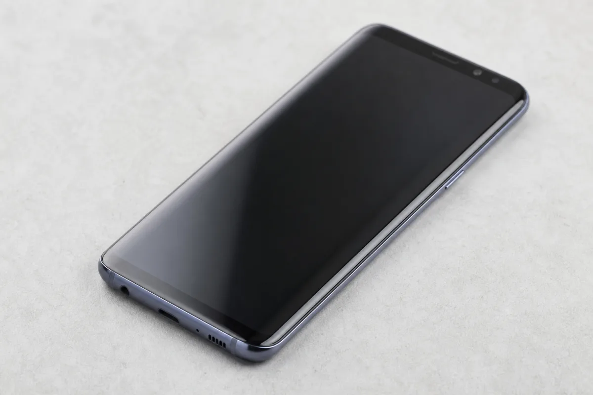 iPhone 20 Pro може отримати майже повністю скляний корпус