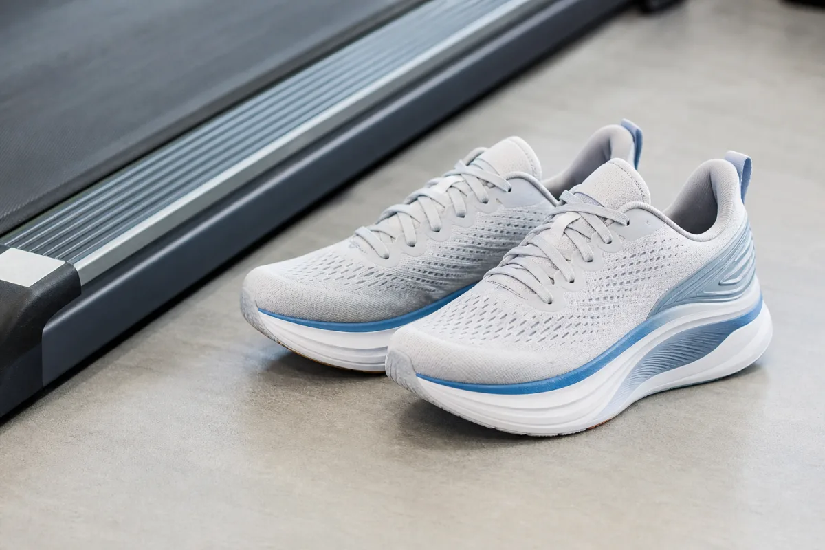 Hoka пропонує знижки до 30% на окремі моделі взуття