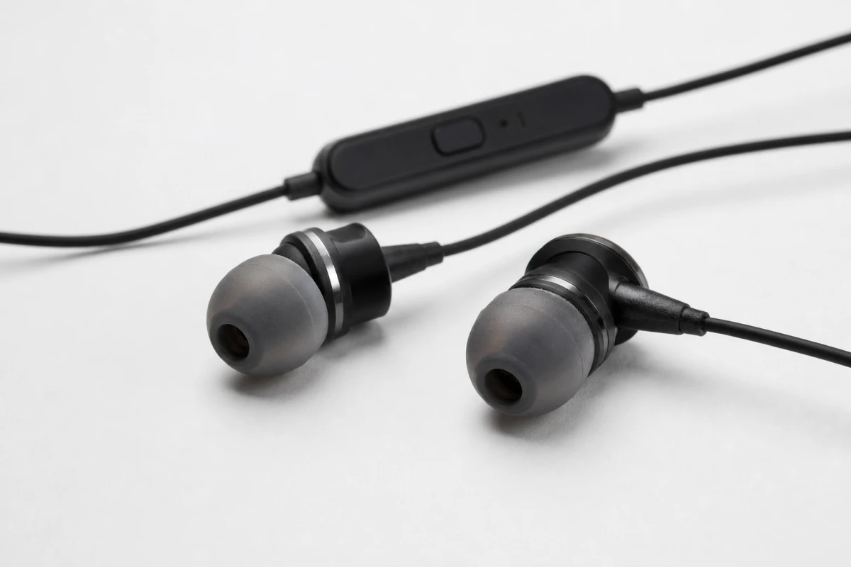 Bose випустила дротові навушники з шумозаглушенням за $99