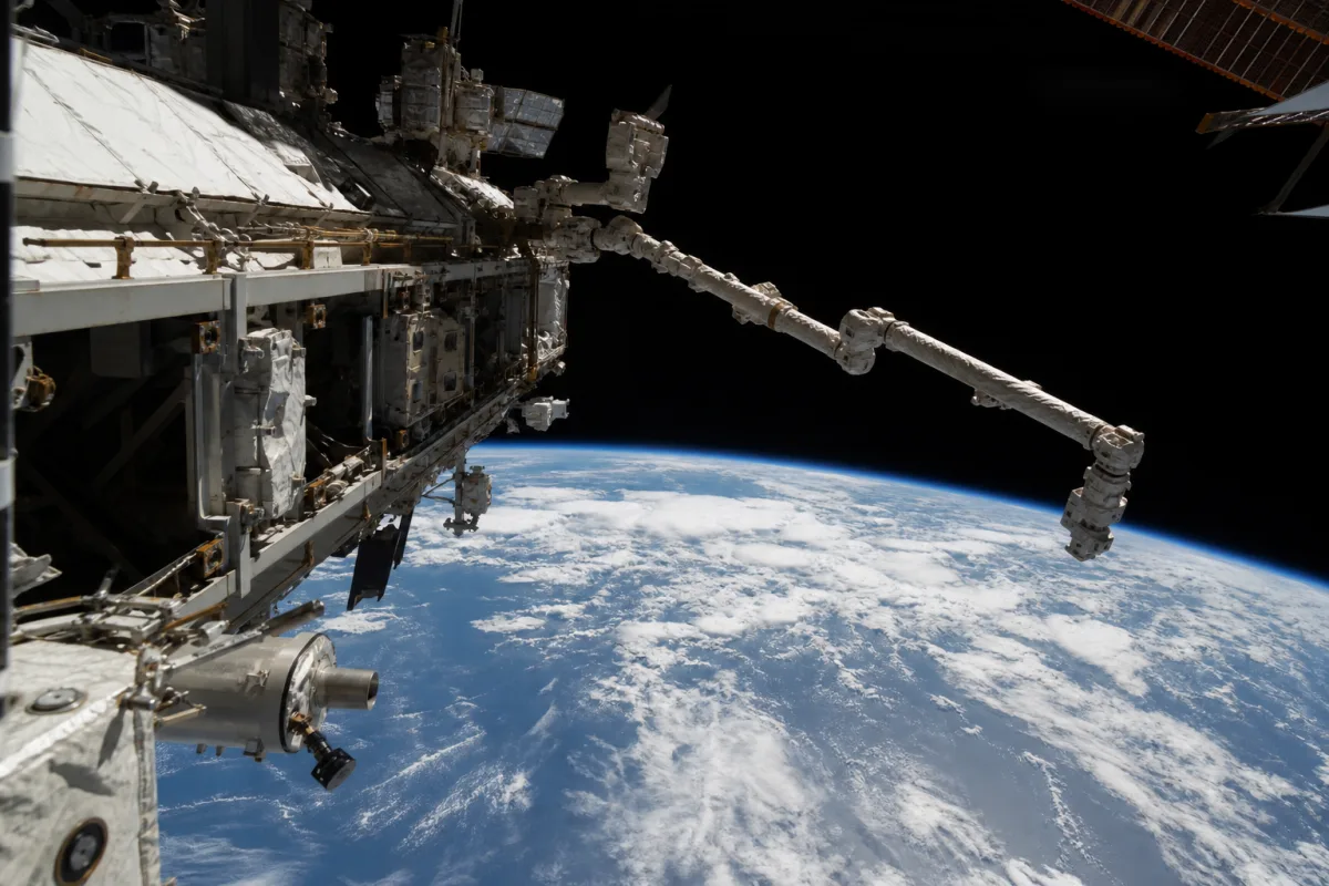 NASA з’ясовує причину збоїв у системі переміщення Canadarm2 на МКС
