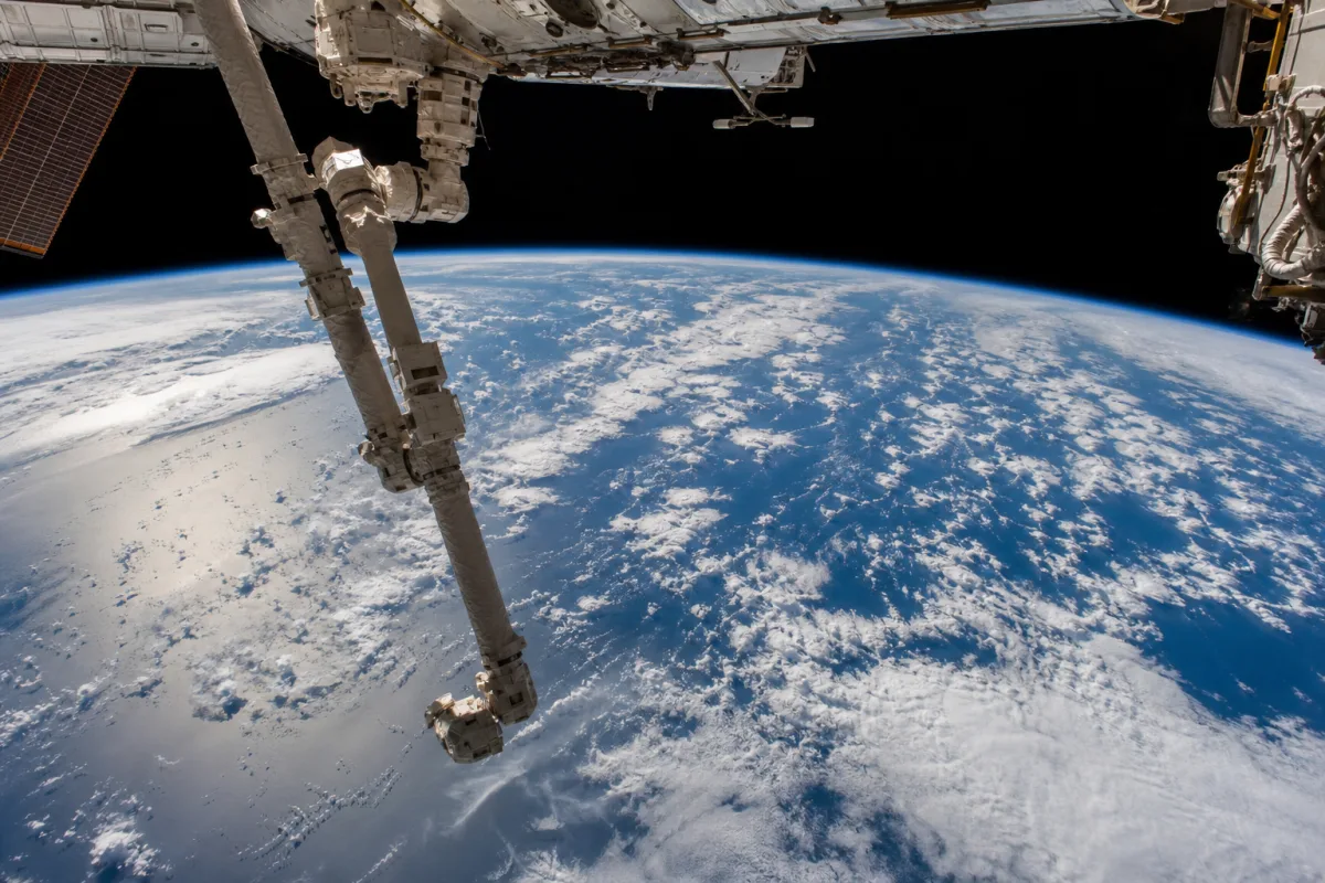 NASA усуває помилки зв’язку мобільного транспортера Canadarm2 на МКС