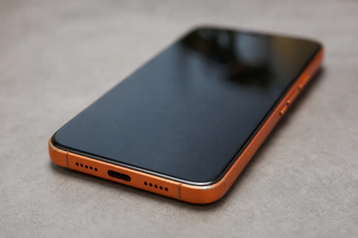 iPhone 17 Pro Max зберіг екран після 11 місяців використання без чохла