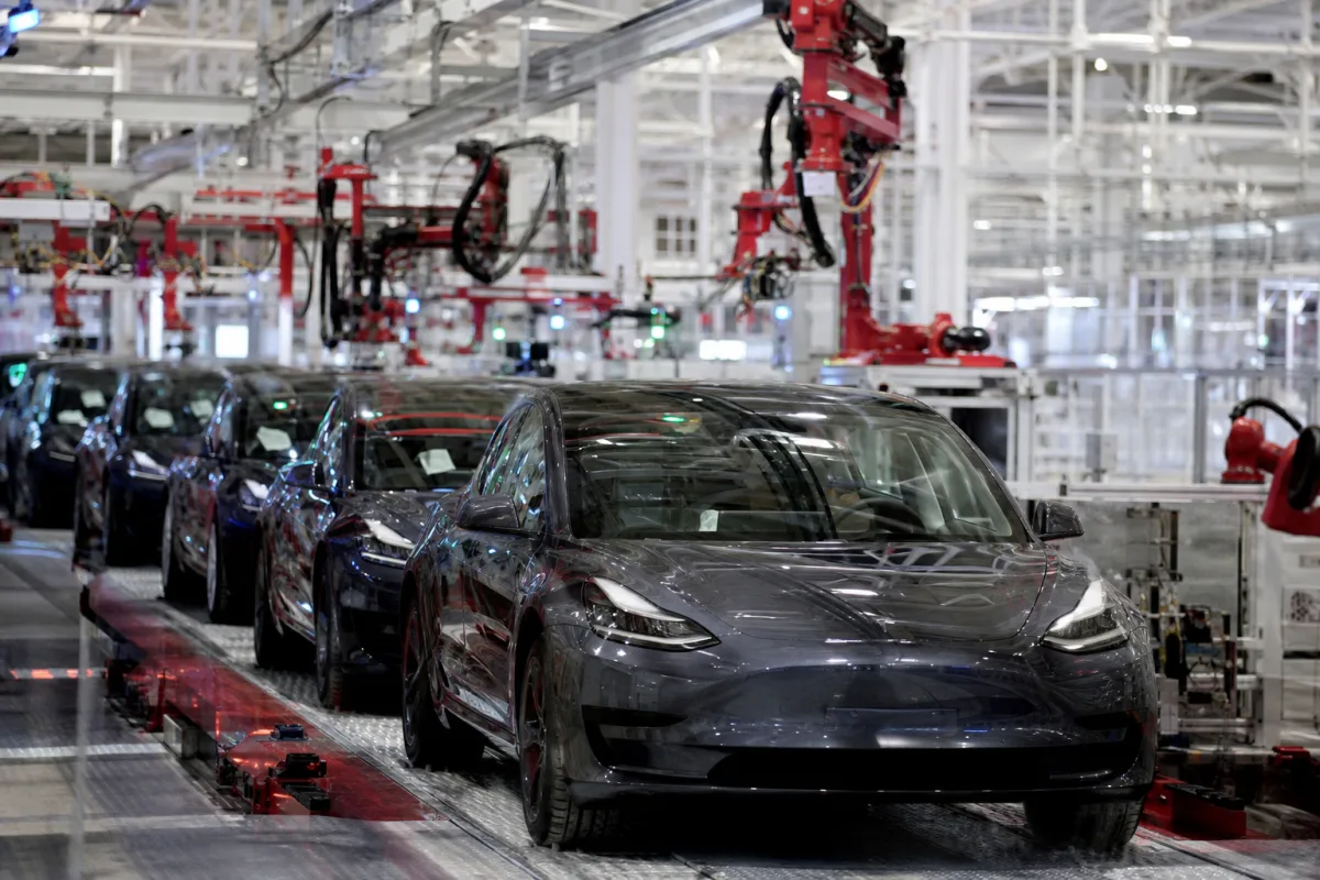 Tesla залучила кредитні лінії на 30 млрд доларів для Cybercab і Optimus