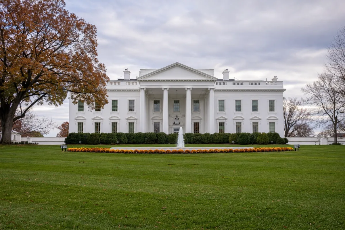 У Білому домі зростає тривога щодо проміжних виборів у США