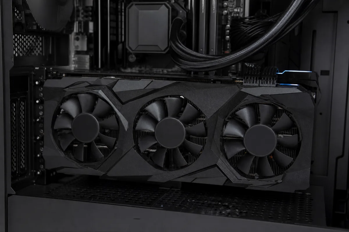 Gigabyte RTX 5070 Ti Windforce подешевшала до 1099 доларів у Newegg
