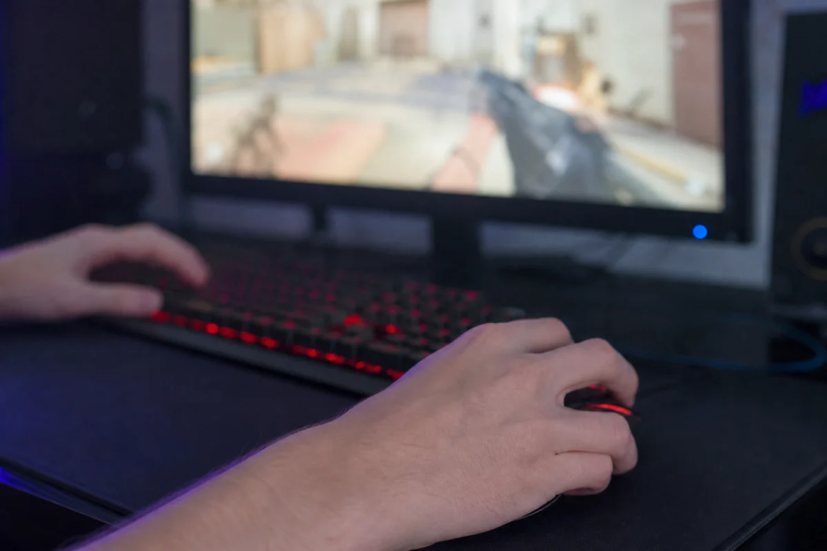 Дослідник запропонував виявляти читерів у Counter-Strike за рухами миші