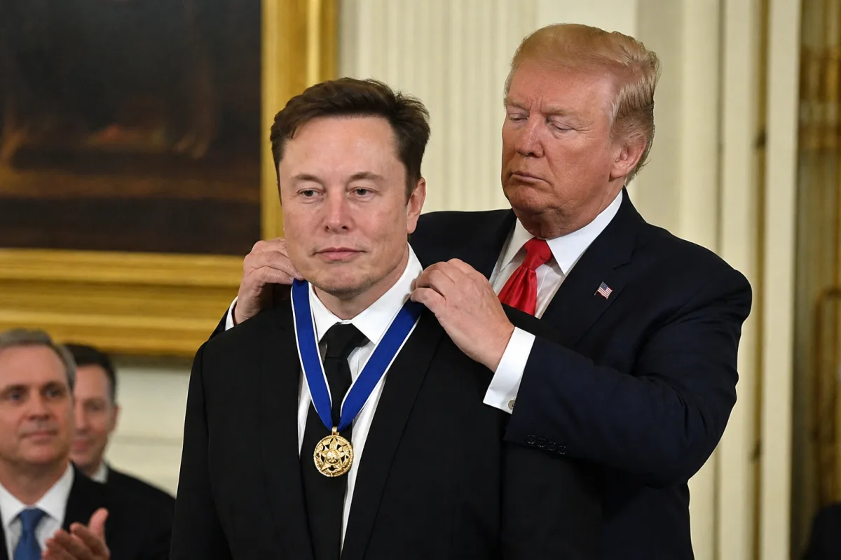 Президент Трамп нагородив Ілона Маска Національною медаллю науки