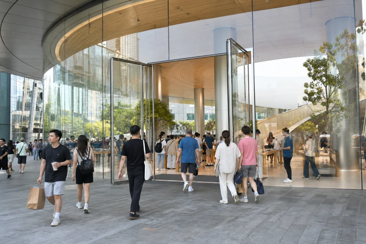 Голова ради директорів Apple Тім Кук утретє за рік відвідав Китай