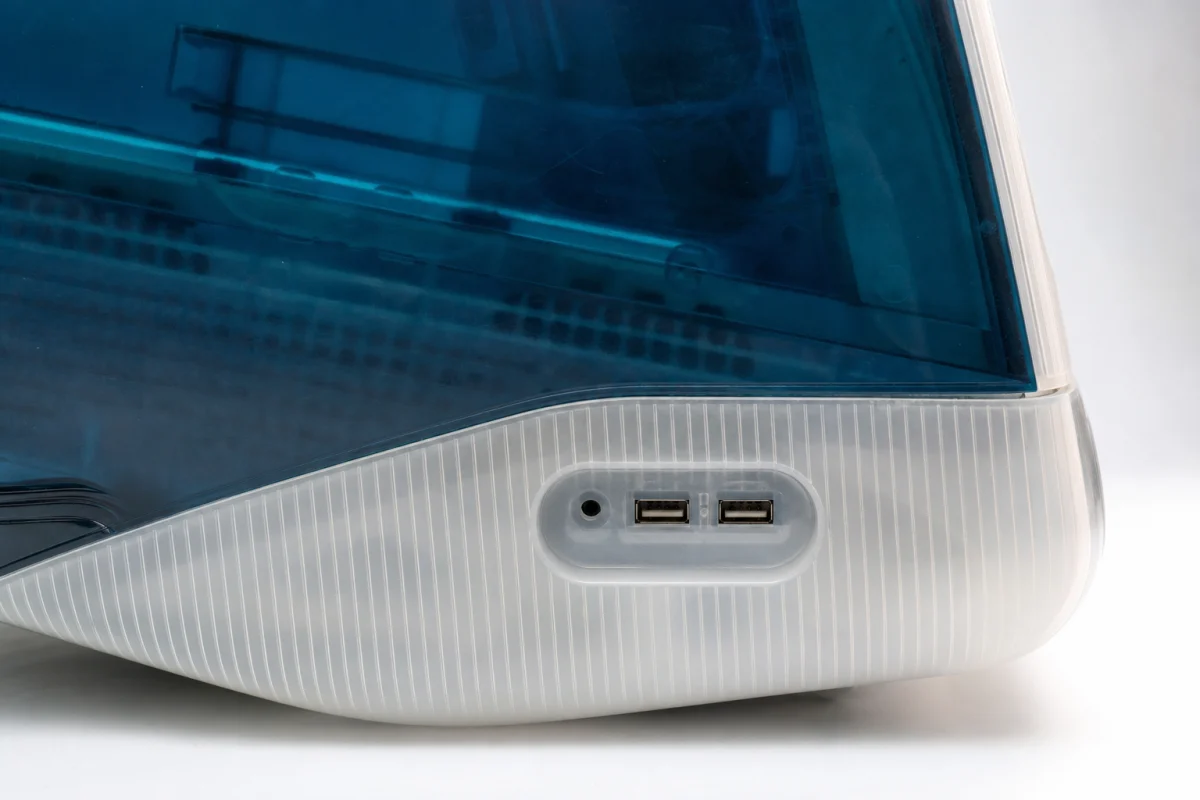 Apple iMac G3 першим масовим комп’ютером із USB для периферії