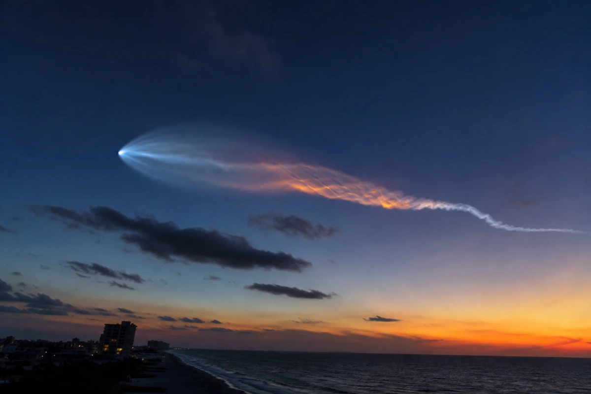 Після запуску SpaceX у небі над Флоридою з’явилася світна медуза