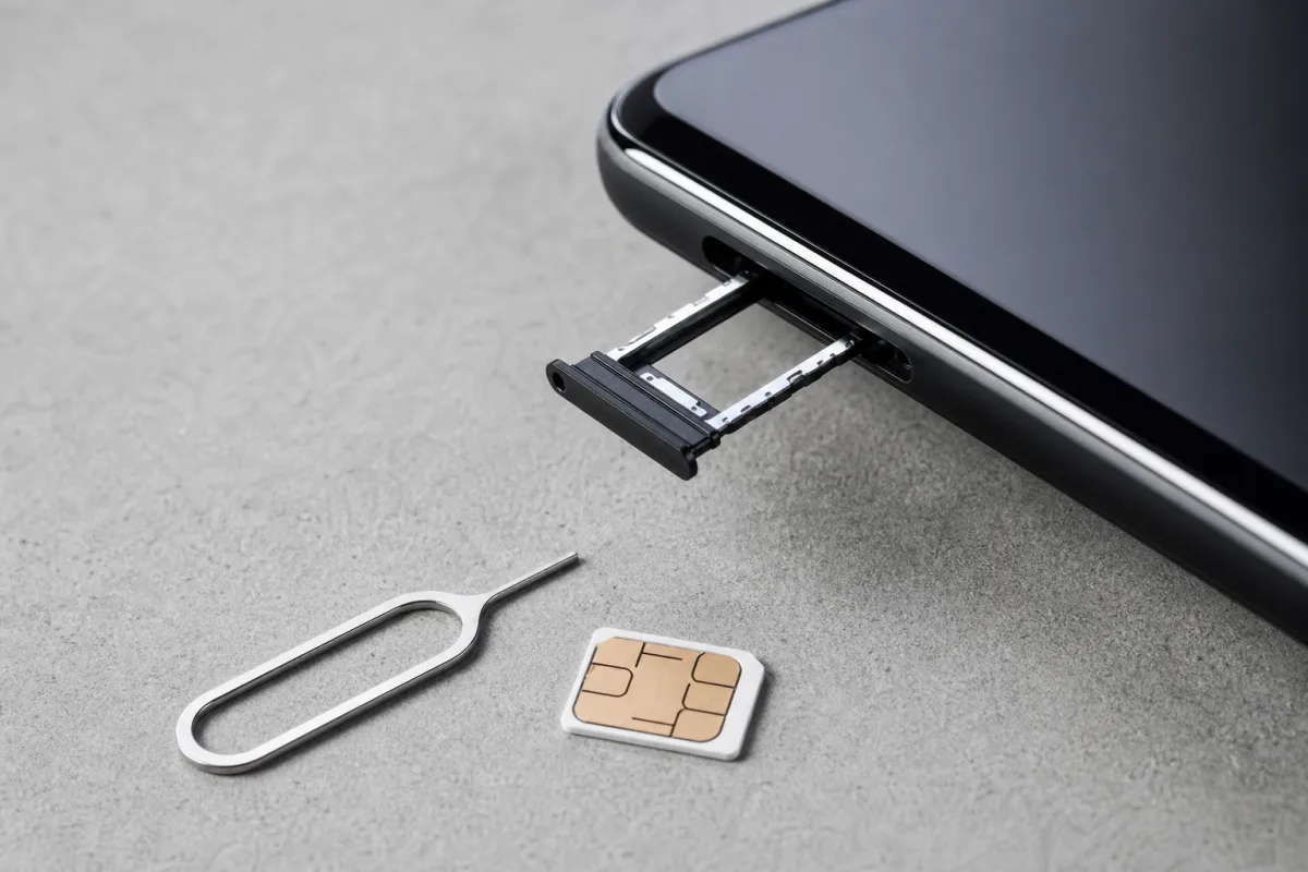 Чому смартфон варто вимикати перед заміною фізичної SIM-картки