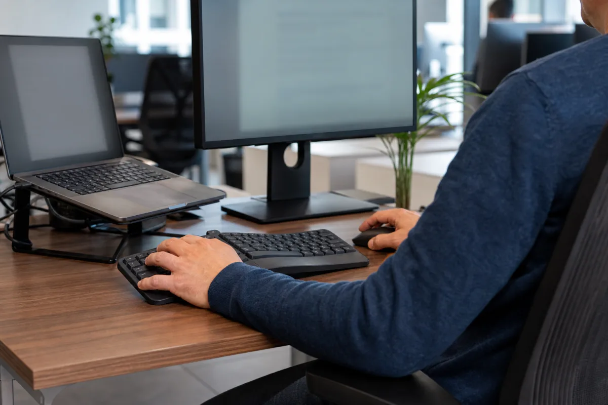 Дослідження Logitech виявило вплив проблем із технікою на працівників