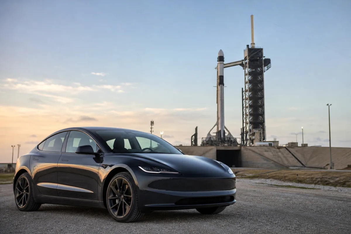 Tesla і SpaceX створили комітети для обговорення можливого злиття
