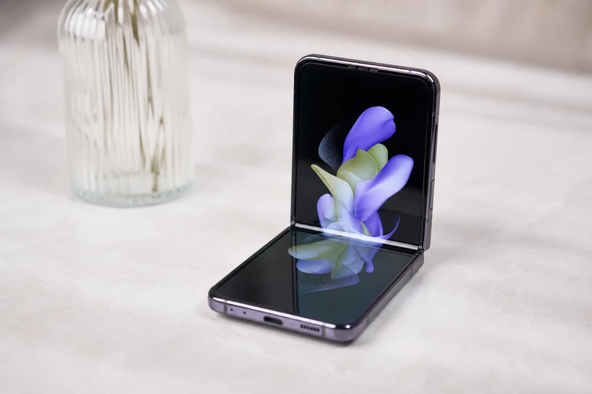 Samsung Galaxy Z Flip8 отримав тонший корпус і новий процесор