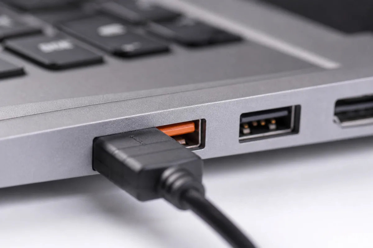 Помаранчеві USB-порти можуть підтримувати заряджання вимкненого пристрою