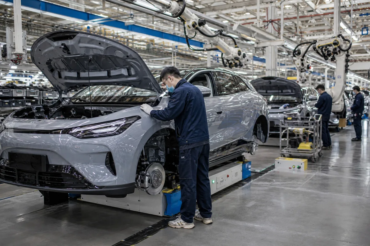 Rivian планує запустити безконтактне водіння для клієнтів у 2027 році