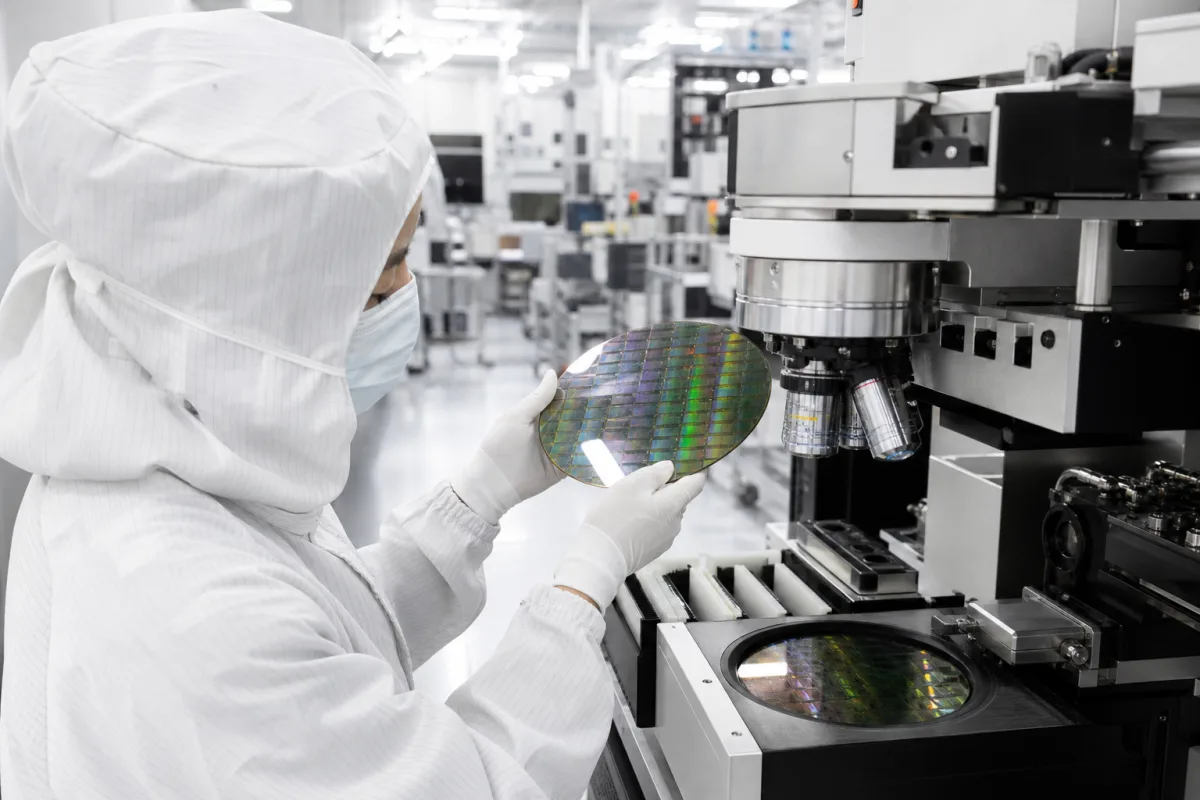 Акції Intel впали на 28% і зменшили вартість урядової частки на $12 млрд