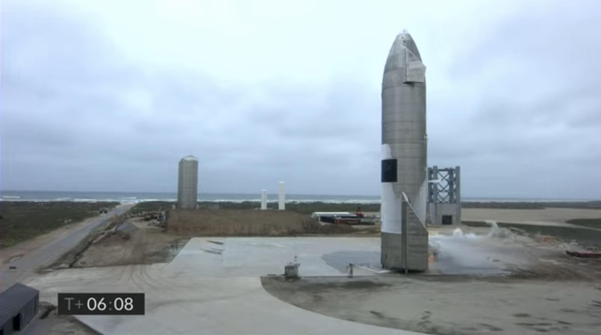 SpaceX вдалося вперше успішно приземлити прототип космічного корабля Starship