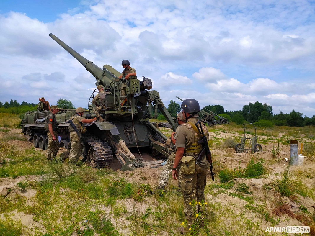 На навчаннях під Києвом артилерійські установки «Піон» вразили всі цілі
