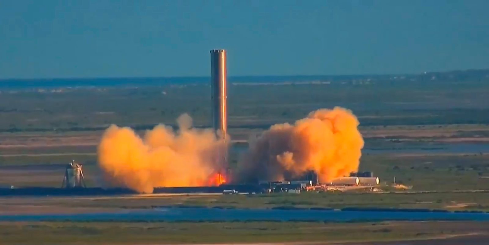 SpaceX успішно провела випробування ракети Super Heavy з трьома двигунами Raptor