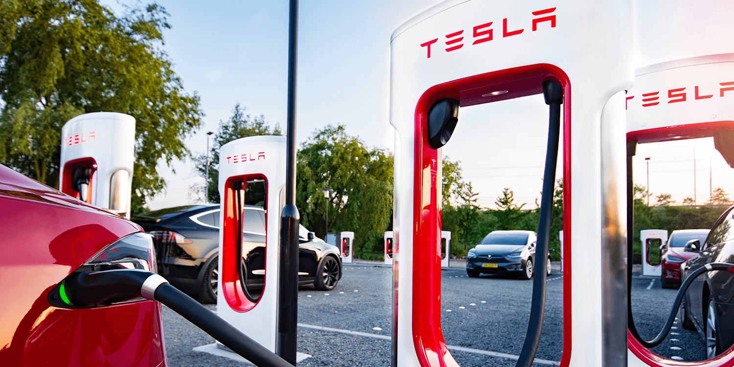 Маск пообіцяв зробити зарядні станції Tesla доступними для інших електромобілів