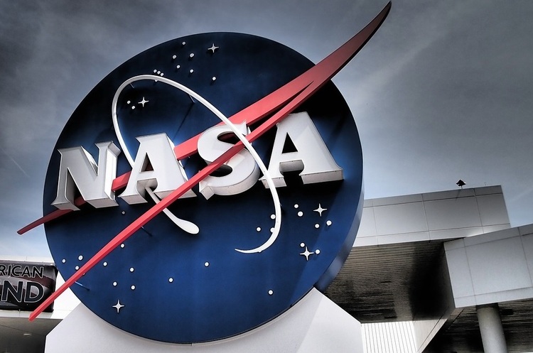 NASA припинило співпрацю зі SpaceX через позов Blue Origin