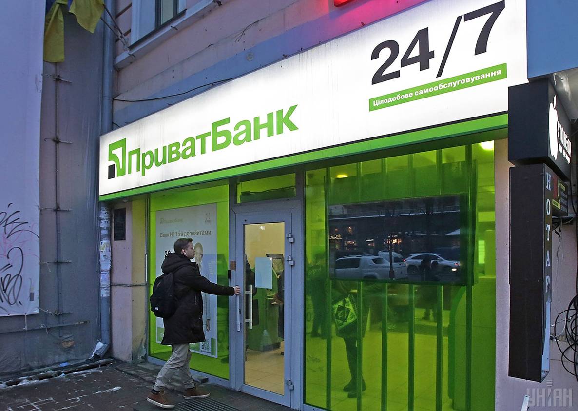Сьогодні вночі «ПриватБанк» відключить «Приват24», банкомати і термінали