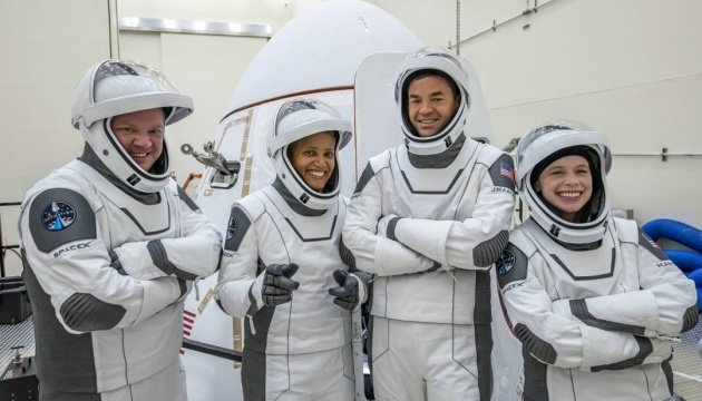 SpaceX успішно запустила корабель з першим повністю непрофесійним екіпажем