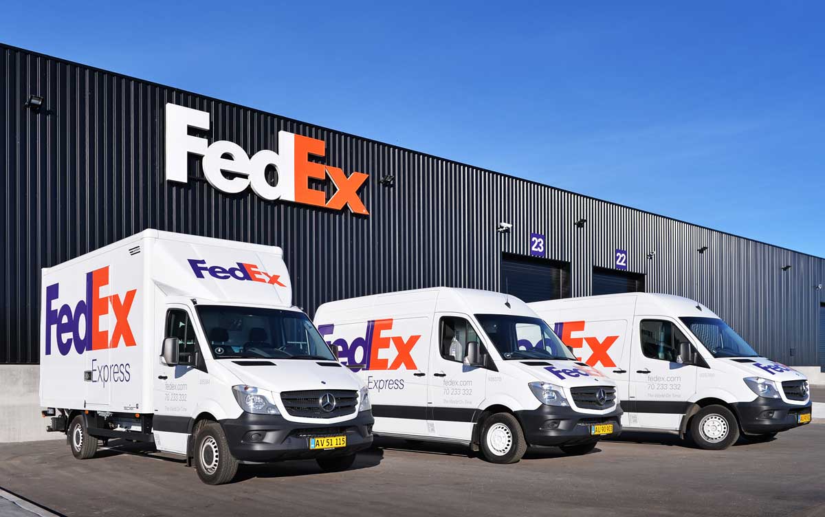 Американська поштова служба FedEx почала доставляти посилки на безпілотних вантажівках
